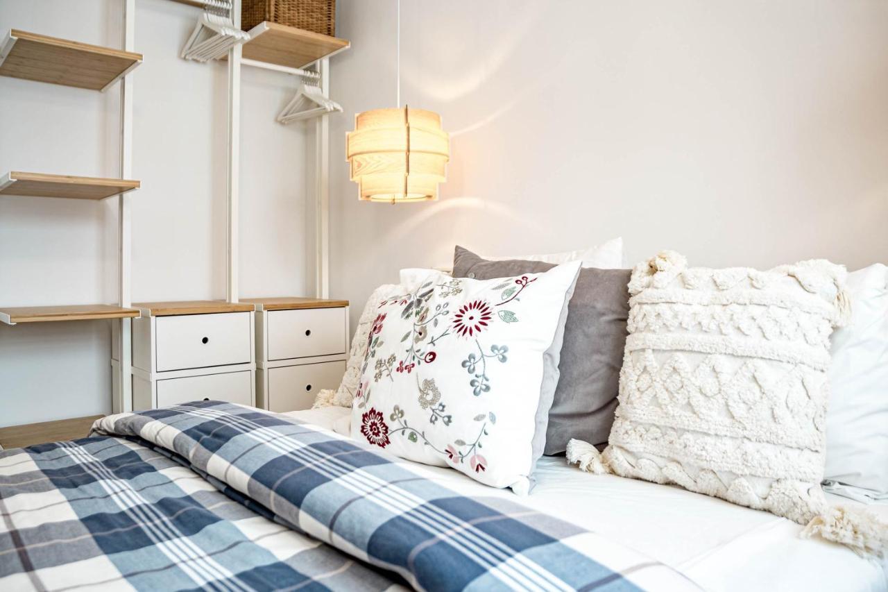 Apartment Awesome 3 Bedroom Metres From The Rdr289