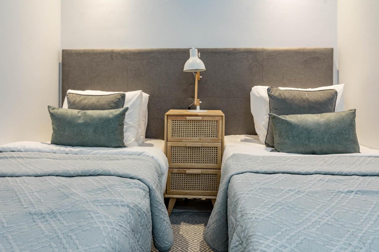 Apartment Awesome 3 Bedroom Metres From The Rdr289 Estepona